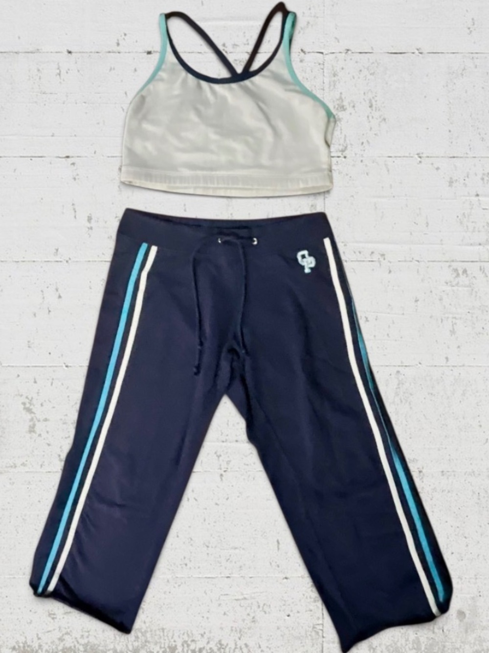 White, Navy, Turquoise Everlast Athletic Top & OP Capri Bottoms. Top L/ Pants